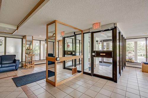 5250 Lakeshore Road|Unit #1907, Burlington, ON - Indoor Photo Showing Other Room