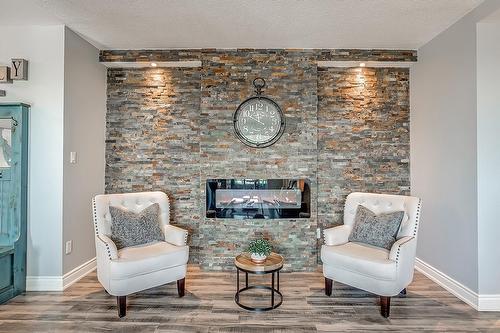 5250 Lakeshore Road|Unit #1907, Burlington, ON - Indoor Photo Showing Living Room With Fireplace