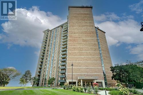 1907 - 5250 Lakeshore Road, Burlington, ON - Outdoor With Balcony With Facade
