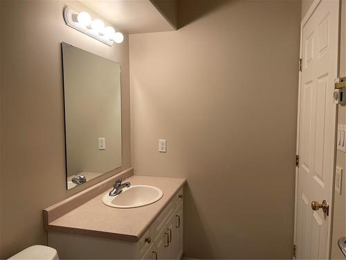 1 214 6Th Avenue N, Swan River, MB - Indoor Photo Showing Bathroom