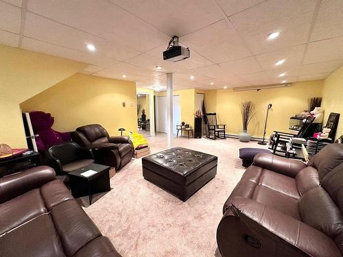 Salle familiale - 1490 Ch. Des Prairies, Brossard, QC - Indoor