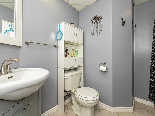 5892 Bates Rd, Courtenay, BC - Indoor Photo Showing Bathroom
