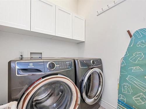 3222 Dogwood Rd, Chemainus, BC - Indoor Photo Showing Laundry Room