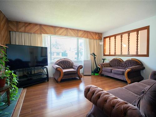 3125 Highfield Rd, Duncan, BC - Indoor Photo Showing Living Room