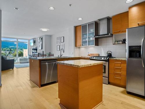 504-38 Front St, Nanaimo, BC - Indoor Photo Showing Kitchen With Upgraded Kitchen