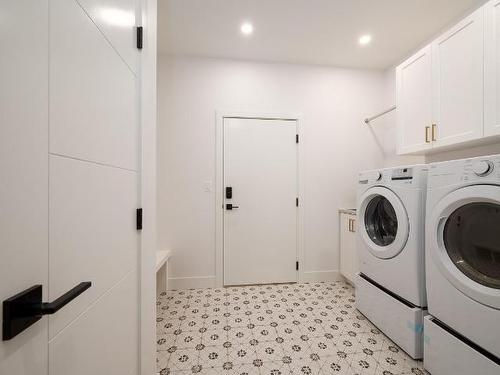 2668 Telford Drive, Kamloops, BC - Indoor Photo Showing Laundry Room