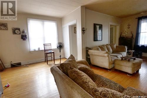 158 Athabasca Street W, Moose Jaw, SK - Indoor Photo Showing Living Room