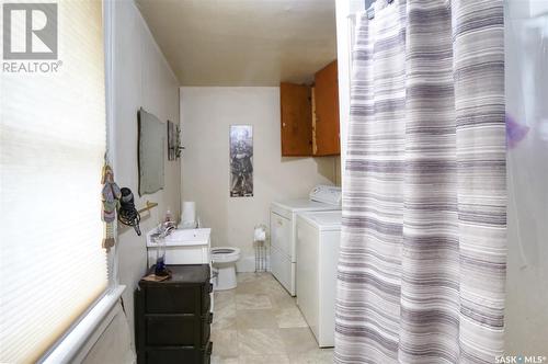 158 Athabasca Street W, Moose Jaw, SK - Indoor Photo Showing Laundry Room