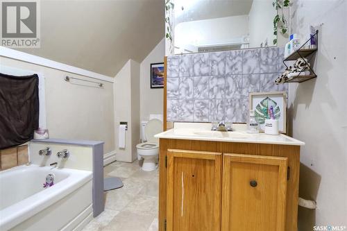 158 Athabasca Street W, Moose Jaw, SK - Indoor Photo Showing Bathroom