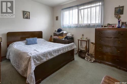 158 Athabasca Street W, Moose Jaw, SK - Indoor Photo Showing Bedroom
