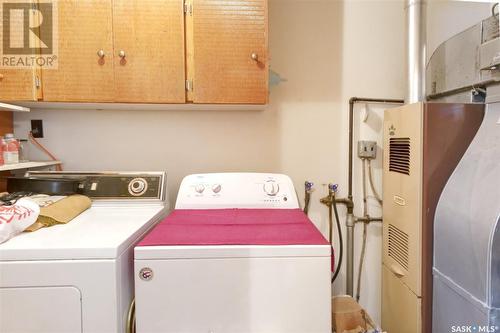 158 Athabasca Street W, Moose Jaw, SK - Indoor Photo Showing Laundry Room