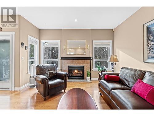 801 20 Street Ne Unit# 31, Salmon Arm, BC - Indoor Photo Showing Living Room With Fireplace