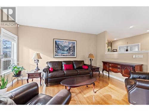 801 20 Street Ne Unit# 31, Salmon Arm, BC - Indoor Photo Showing Living Room