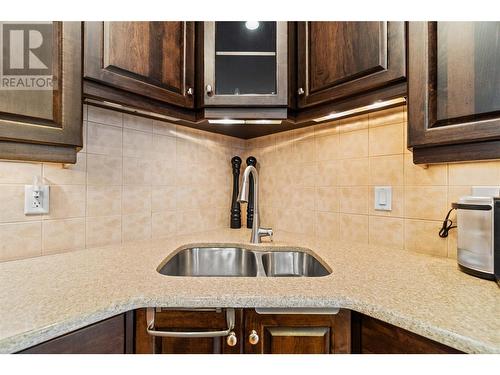 801 20 Street Ne Unit# 31, Salmon Arm, BC - Indoor Photo Showing Kitchen With Double Sink