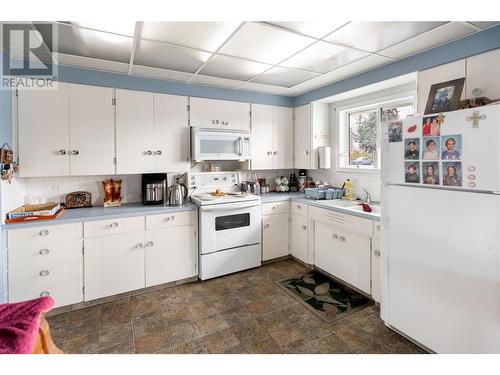 150 Mugford Road, Kelowna, BC - Indoor Photo Showing Kitchen