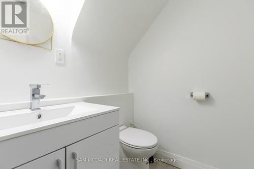 2177 Lakeshore Rd, Burlington, ON - Indoor Photo Showing Bathroom
