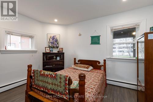 2177 Lakeshore Rd, Burlington, ON - Indoor Photo Showing Bedroom