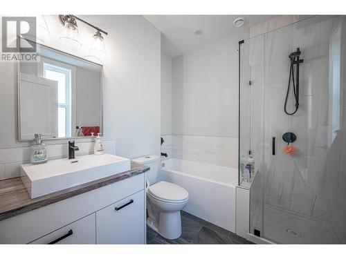634 Udell Road, Vernon, BC - Indoor Photo Showing Bathroom