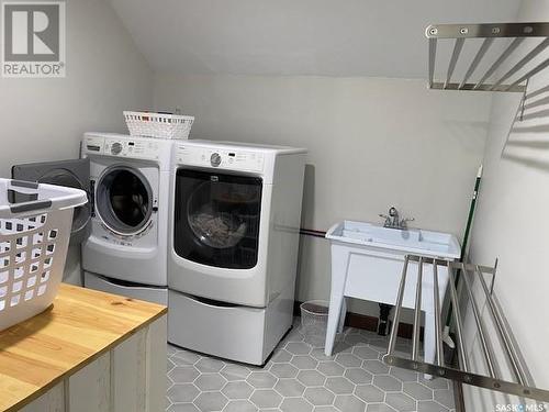 533 Manitoba Avenue, Kerrobert, SK - Indoor Photo Showing Laundry Room