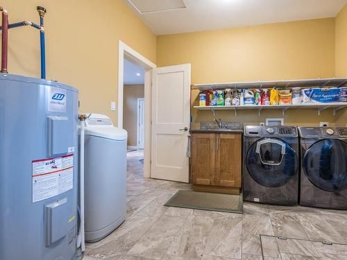 119 Willows Place, Oliver, BC - Indoor Photo Showing Laundry Room