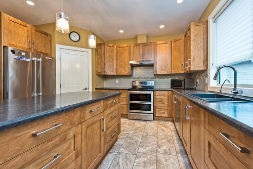 119 Willows Place, Oliver, BC - Indoor Photo Showing Kitchen With Double Sink