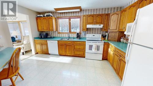 13292 Fell Road, Fort St. John, BC - Indoor Photo Showing Kitchen