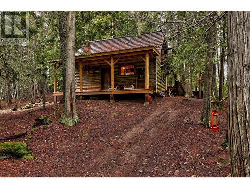 6057 Line 17, Magna Bay, BC - Outdoor