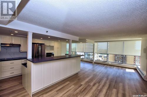 2001 315 5Th Avenue N, Saskatoon, SK - Indoor Photo Showing Kitchen