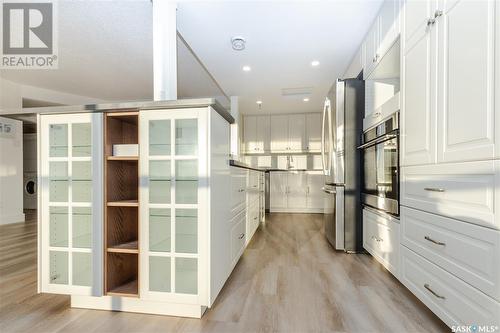 2001 315 5Th Avenue N, Saskatoon, SK - Indoor Photo Showing Kitchen