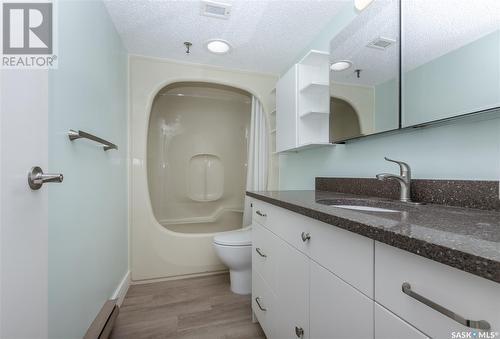 2001 315 5Th Avenue N, Saskatoon, SK - Indoor Photo Showing Bathroom