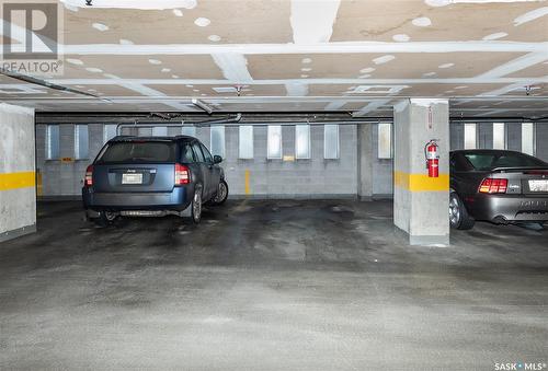 2001 315 5Th Avenue N, Saskatoon, SK - Indoor Photo Showing Garage