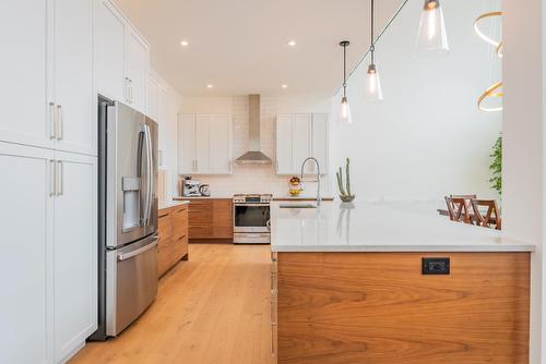 3429 8Th Avenue, Castlegar, BC - Indoor Photo Showing Kitchen With Upgraded Kitchen