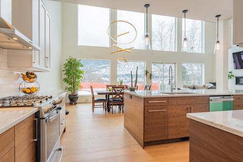 3429 8Th Avenue, Castlegar, BC - Indoor Photo Showing Kitchen With Upgraded Kitchen
