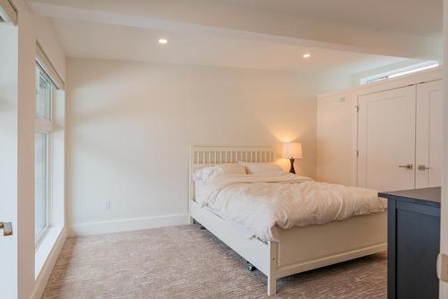 3429 8Th Avenue, Castlegar, BC - Indoor Photo Showing Bedroom