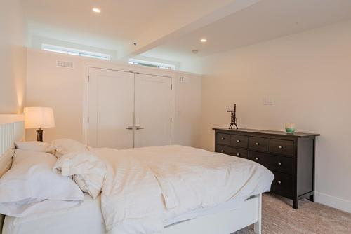 3429 8Th Avenue, Castlegar, BC - Indoor Photo Showing Bedroom