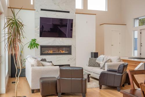 3429 8Th Avenue, Castlegar, BC - Indoor Photo Showing Living Room With Fireplace