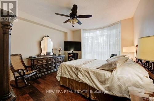 #201 -5250 Lakeshore Dr, Burlington, ON - Indoor Photo Showing Bedroom