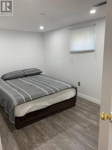 B - 3485 Oakglade Crescent, Mississauga, ON - Indoor Photo Showing Bedroom