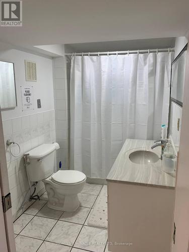B - 3485 Oakglade Crescent, Mississauga, ON - Indoor Photo Showing Bathroom