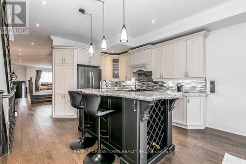 22 Fergus Ave, Richmond Hill, ON - Indoor Photo Showing Kitchen With Upgraded Kitchen