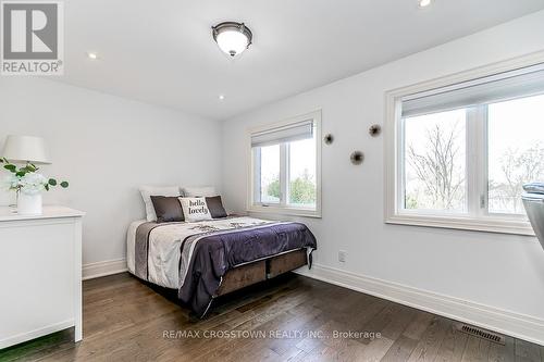 22 Fergus Ave, Richmond Hill, ON - Indoor Photo Showing Bedroom