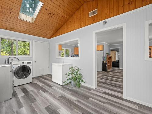 1164 Pratt Rd, Coombs, BC - Indoor Photo Showing Laundry Room