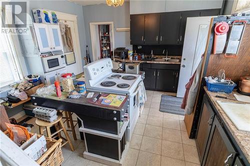 468 Moffat Street, Pembroke, ON - Indoor Photo Showing Kitchen