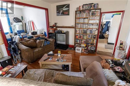 468 Moffat Street, Pembroke, ON - Indoor Photo Showing Living Room