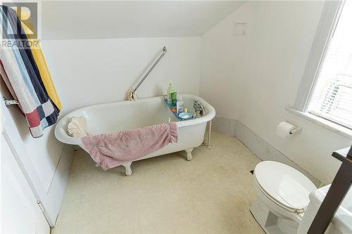468 Moffat Street, Pembroke, ON - Indoor Photo Showing Bathroom