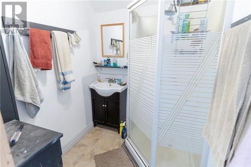 468 Moffat Street, Pembroke, ON - Indoor Photo Showing Bathroom