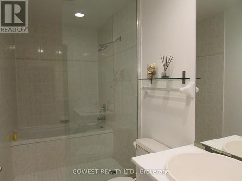 310 - 410 Queens Quay W, Toronto, ON - Indoor Photo Showing Bathroom