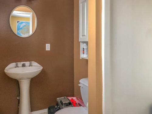 90 Chapman Place, Kamloops, BC - Indoor Photo Showing Bathroom