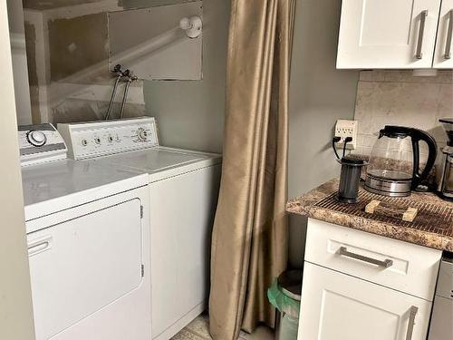 90 Chapman Place, Kamloops, BC - Indoor Photo Showing Laundry Room