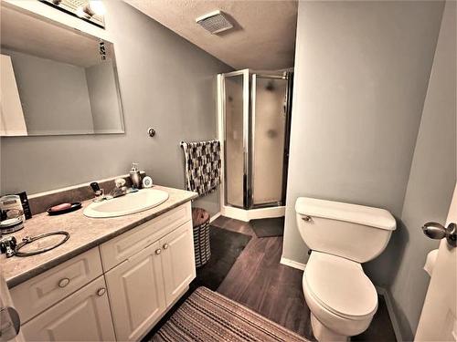 90 Chapman Place, Kamloops, BC - Indoor Photo Showing Bathroom